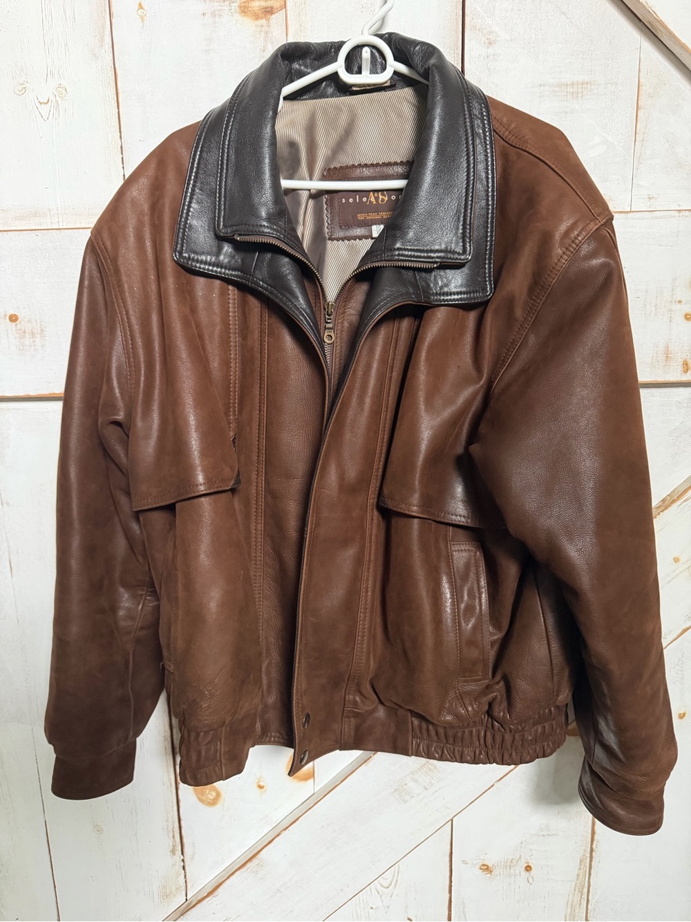 Vintage Two-Tone Bomber Leather Jacket with Black Collar